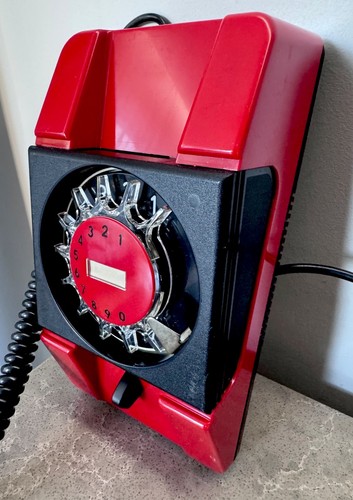 Téléphone rotatif rouge