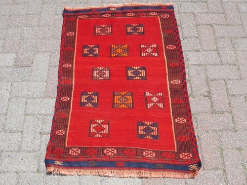 Petit tapis kilim décoratif
