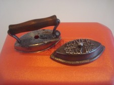 Rare fer à repasser à capot de dentellière  USA américain ancien  10mai14