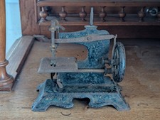 Jouet En Tôle , poupée 