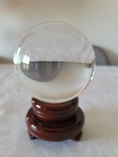 Boulle en cristal sur socle