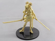 Mini Figurine Mari Achromatic