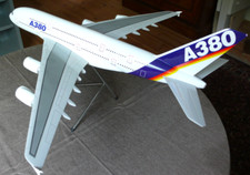 AIRBUS A 380  GRANDE MAQUETTE D'AGENCE BOIS /RÉSINE Lg 74x80 BEL ÉTAT GRAPHIDÉCO
