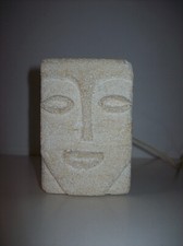Lampe visage en pierre