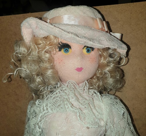 Poupée ancienne très belle - poupée,