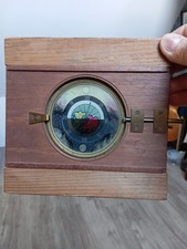 PLAQUETTE DE FUSEAUX HORAIRES VINTAGE EN VERRE ET BOIS