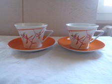 DESHOULIÈRES, PAIRE DE TASSES