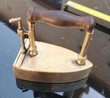 PETIT FER A REPASSER A LINGOT. BRONZE. XIXe