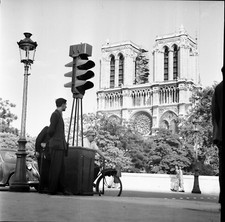 PARIS c. 1950 - Nouveau Feux