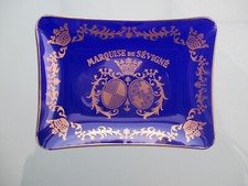 CENDRIER PUBLICITAIRE EN VERRE: MARQUISE DE SÉVIGNÉ.