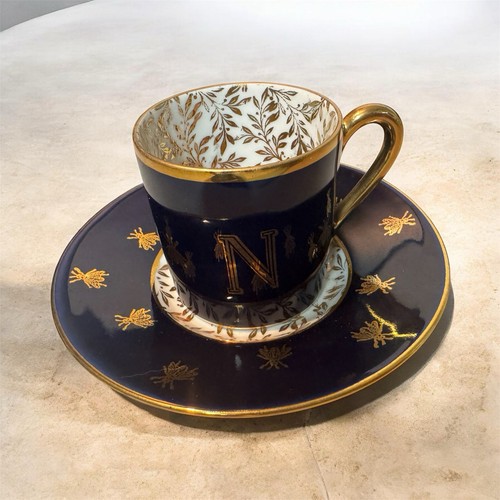 Tasse sous - &, porcelaine