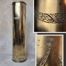 Grand obus en cuivre gravé, travail inachevé – Pièce unique