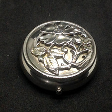 Joli boitier  Parfum Solide