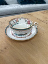 Ancienne tasse et sous en