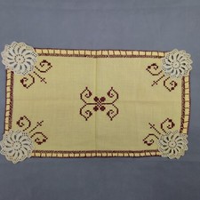 Beau chemin de table vintage