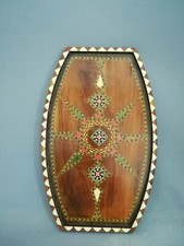 PLATEAU BOIS ET BAKÉLITE EN MARQUETERIE POLYCHROME ART DÉCO FORME GÉOMÉTRIQUE