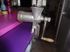 ANCIEN HACHOIR A VIANDE , PATE EN FONTE JOLP N° 10 AVEC ETAU POUR LE FIXER