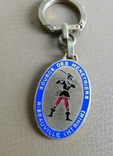 Ancien porte cle métal émail