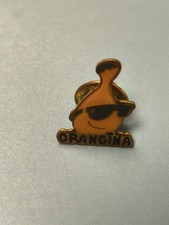 Vintage pin's Orangina logo