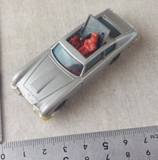 Ancienne voiture, Aston