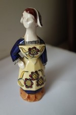 Bretonne en faience de Perrotte à Pontivy