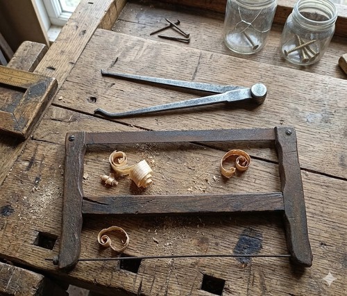 Anciens outils scie compas - anciens,