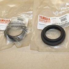 2 CACHES POUSSIERES DE FOURCHE