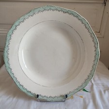 Longwy  plat de service creux faïence modèle Trianon guirlande verte et dorure