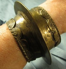 Bracelet africain en bronze ou