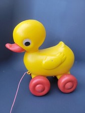 ....🐥... JOLI PETIT CANARD EN PLASTIQUE A TIRER FICELLE JOUET VINTAGE...🐥...