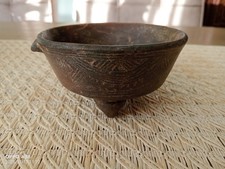 trépied précolombienne en terre cuite marron culture Tairona Colombie