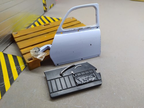 Porte avant gauche - 1/18,