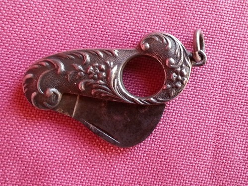 Joli petit couteau coupe
