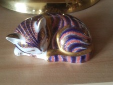 Figurine chat couché Royal