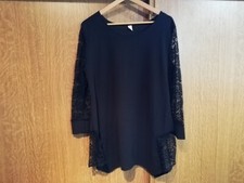 Belle Tunique longue  noire manches en dentelle   femme 46