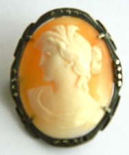 Broche camée monté sur argent