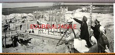 GRANDE PHOTO 1958 CHANTIER D'UNE CENTRALE HYDRAULIQUE  KHRYNNIKOVO RUSSIE