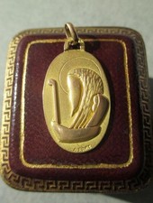 Importante médaille pendentif