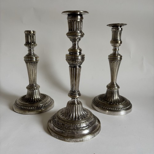 Trois bougeoirs époque louis - trois,