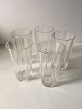 PETITS VERRES CRISTAL TAILLÉ FACETTÉS STYLE BACCARAT OU SAINT LOUIS . LIQUEUR.