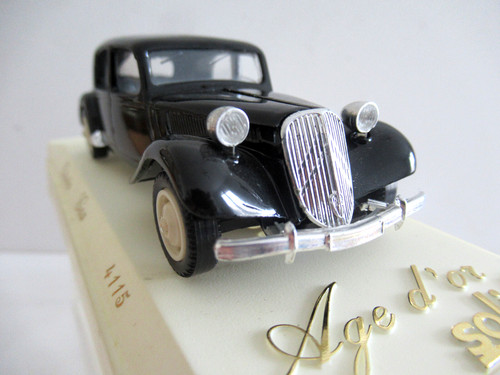 Citroen traction 15cv - 1/43,