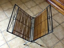 PORTE REVUES PLIABLE EN ACIER