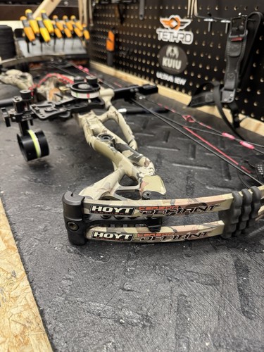 Hoyt carbon defiant compound - defiant,