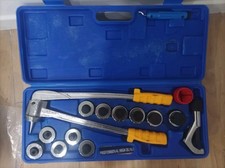 Coffret pince à emboiture Neuf Avec 11 Embouts