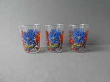 3 verres, décor de fleurs
