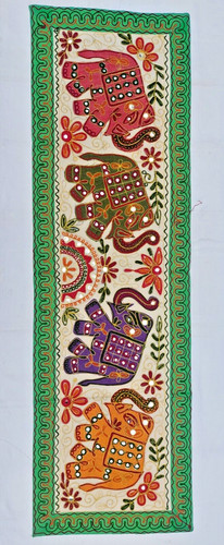 Tapisserie murale brodée - , à