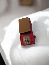 Véhicule miniature ancien