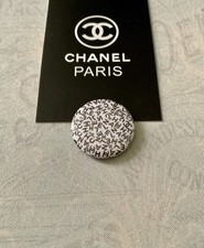 Rare CHANEL PARIS PINS BROCHE BADGE ÉPINGLE + CHANEL POCHETTE LOGO VELOURS