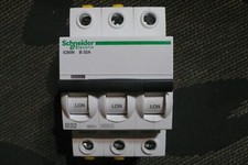 DISJONCTEUR TRIPHASE 32 AMPERES, B32A SCHNEIDER ELECTRIC A9F03332 MERLIN GERIN
