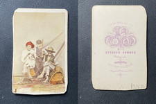 Georges Sommer, Naples, Trois enfants marchands ambulants réparant leurs paniers